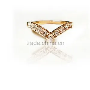 V Chevron Shape Dainty Cubic Zirconia Ring for Women thumbnail-4