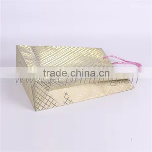 Cheap Price Gold Foil Promotional Gift Paper Bag Luxury thumbnail-3