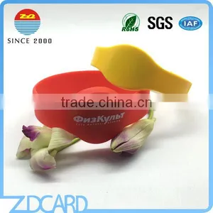Silk-screen Printing Round Shaped Fudan F08 Silicone Rfid Wristband thumbnail-3
