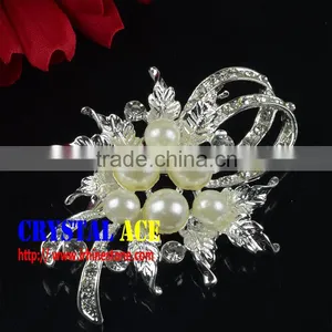 Wholesale Zinc Alloy Crystal Stone Brooch Pins, Flower Crystal Diamond Brooch Pin Factory for Wedding Invitation thumbnail-1