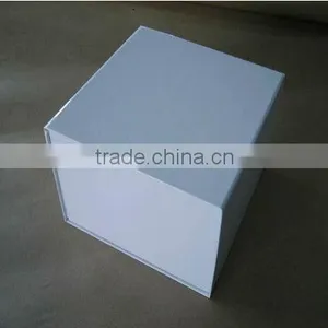 Paper Folding Small White Box With Magnet Pack for Ring, Jewelry, Cosmetic Supplier in Guangzhou China thumbnail-2