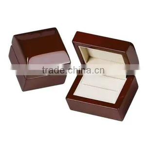 Vintage Style Pure Wooden Watch Box for Gift thumbnail-5