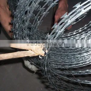 Factory Wholesale Hot-dipped Galvanized Razor Barbed Wire Mesh Fence thumbnail-6