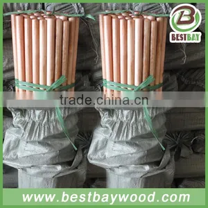 Varnish Painted Wooden Rake Handle Made in China thumbnail-5