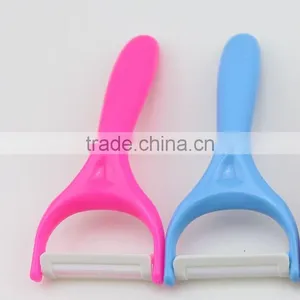 Sharp Ceramic Blade Vegetable Cucumbers Peeler thumbnail-1