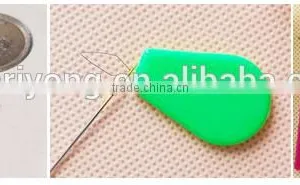 Duck Plastic Needle Threaders thumbnail-3
