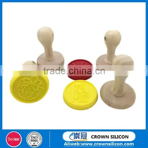 Free Sample ! Christmas Moose Shaped Silicone Cookie Stamp With Wooden Handle thumbnail-4