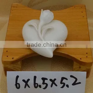 Wholesale Ceramic Heart Shape Figurine for Valentine's Day & Wedding thumbnail-1