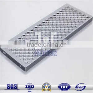 Convex Round Hole Galvanized Perforated Metal Mesh Anti-skidding thumbnail-1