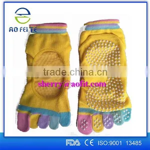 Eco-friendly Colorful Non Slip Custom Yoga Toe Socks Soft Breathable Yoga Socks thumbnail-4