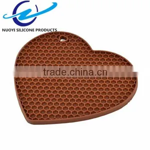Cellular Silicone Coaster Silicone Table Placemats Heart Shape Coaster Mats OnThe Table In Kitchen thumbnail-2