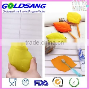 Maple Leaf Shaped Silicone Survival Hiking Pocket Gargle Cup Water Drinking Cup thumbnail-3