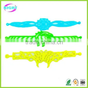 Stylish Popular Silicone Hollow Wristband thumbnail-1