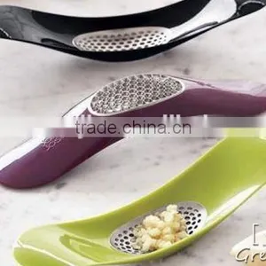 Plastic Hand Garlic Presser Cheaper Garlice Presses thumbnail-1