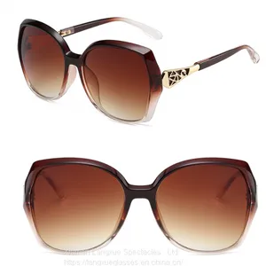 Folding Plastic Wayfarer Sunglasses thumbnail-2