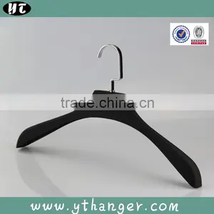 HA1423 Non Slip Plastic Clothes Hanger Rubber Coated Coat Hanger thumbnail-3
