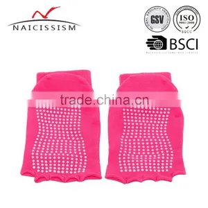 Hight Quality Non Slip Yoga Socks thumbnail-3