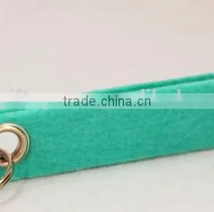 New Product Hot Wholesale Blank Band Design Keyring Promotional Gift Light Color Felt Foot Shaped Keychain Made in China thumbnail-1