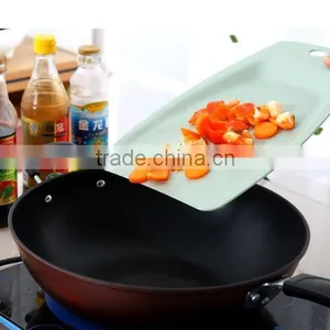 Multi-function Plastic Cutting Board With Hook thumbnail-2