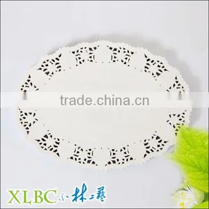 Oval Shade Paper Table Mats in White thumbnail-1
