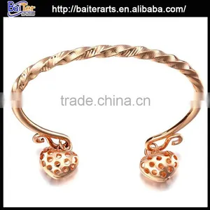 Wholesale Explandable Thin Gold Bangles Heart Charm Bangle Twist Wire Bangle thumbnail-1