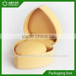 Hard Pillow Gift Box With Magnet Closure thumbnail-3