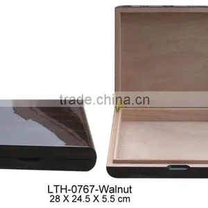 Lacquer Finish Wooden Gift Box thumbnail-2