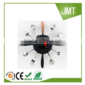 Novelty Metal Wall Clock With Spoon and Fork thumbnail-3