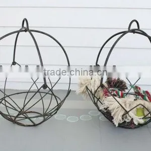 Metal Hanging Basket Plant Holder thumbnail-1