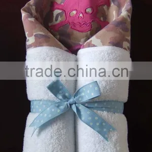 Cotton Baby Blanket With Yarn Dyed Hood thumbnail-1