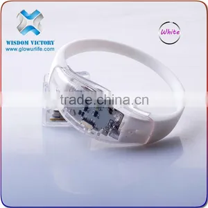 2016 Promotion Novelty LED Flashing Silicone Bracelet WitH For Gift, Colorful Light Up Sound Activated Silicone Bracelet With Li thumbnail-4