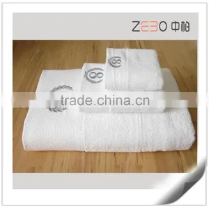 Luxury Hotel Towel Sets Custom Embroidery Logo Cheap White Bathroom Towels thumbnail-1