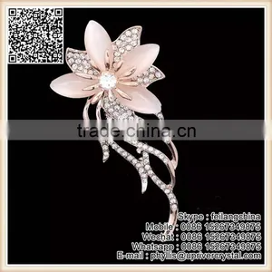Fashion Man And Women Diamond Crystal Sailboat Brooch Pin thumbnail-3