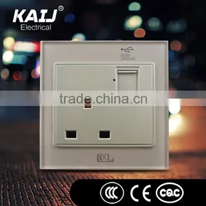 Wall Mounted British Standard 3 Pin Wall Socket With Network Outlet thumbnail-1