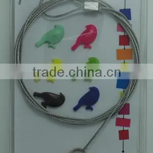 Magnet Wire Hanging Photo Holder thumbnail-1