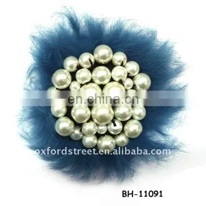 Elegant Imitation Pearl Brooch thumbnail-1