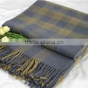Tassel Design Throw thumbnail-1