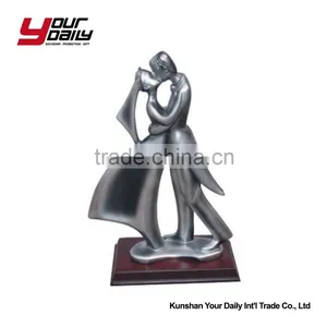 Top Quality Lovely Groom and Bride Figurines Hand Paint Resin Wedding Cake Topper thumbnail-5