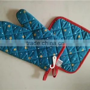 Kitchen Oven Gloves and Potholders Christmas Snowman Tree Bell Styles Oven Mitt and Mat for Christmas Gifts and Decorations thumbnail-2