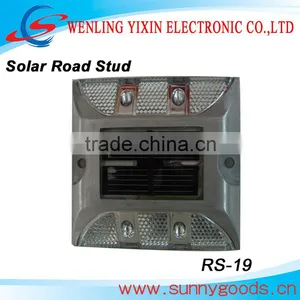 Driveway Reflective Solar Road Stud thumbnail-1
