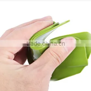 Creative Silicone Soup Funnel Water Deflector Cooking Tool Kitchen Gadget / Silicone Soup Funnel Kitchen Tool thumbnail-6