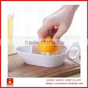 Manual Convenient Use Mini Orange and Lemon Juicer thumbnail-5
