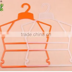 Yiwu Wholesale Body Shape Dispaly Plastic Clothes and Pants Hangers for Kids thumbnail-2