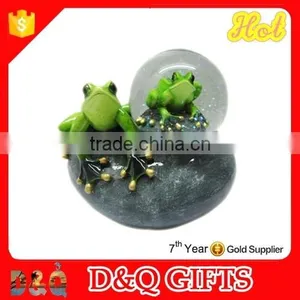 2015 New Arrival Polyresin Souvenir Frog Glass Snow Globe thumbnail-3