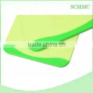 Non-slip Antimicrobial TPE Handle Plastic Cutting Board thumbnail-4