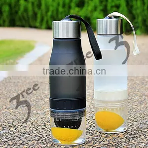 Water Bottle With Lemon Squeezer thumbnail-4