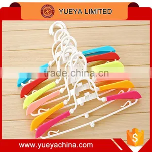 Foldable and Flexable Plastic Clothes Hangers thumbnail-1