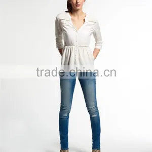 2016 Guangzhou Shandao OEM/ODM Custom Design Women Autumn 3/4 Sleeve V Neck Ruffle Bottom Cotton White Tops thumbnail-4