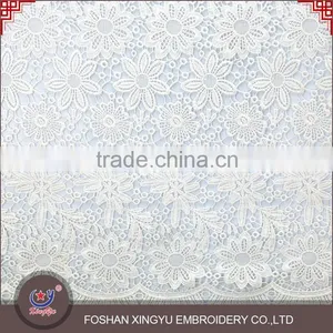 2016 Foshan the Most Professional Embroidery Factory 100% Polyester Chemical White and Black Chantilly Lace thumbnail-2