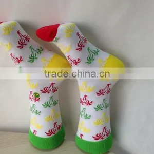 Small MOQ Hot Selling 200 Needles Combed Cotton Maple Leaf Design Socks for Women thumbnail-1